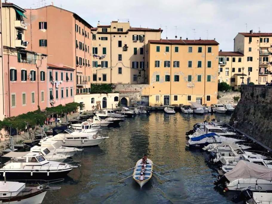 Casa Vacanze Completa Di Tutto E Anche Di Piu Livorno Exteriör bild